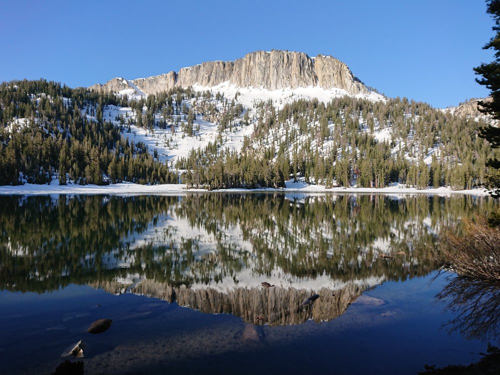  Lovely view over a lake on the way to the trailhead 