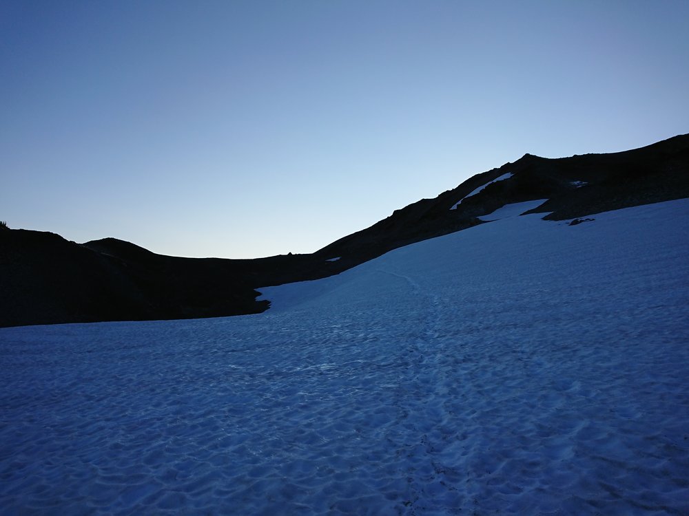  Big snow patch before the climb to Knife&rsquo;s Edge 